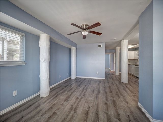 419 6th St, Port Aransas, TX 78373