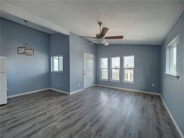 419 6th St, Port Aransas, TX 78373