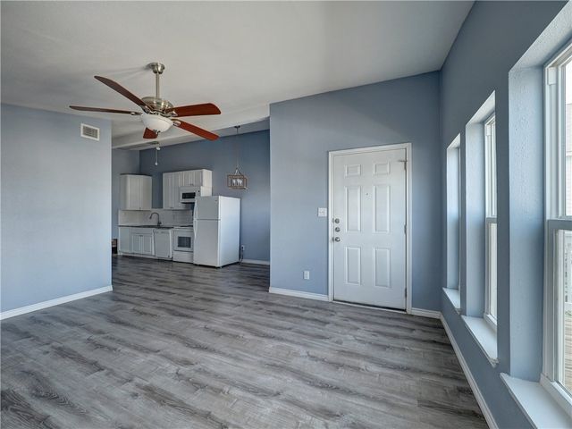 419 6th St, Port Aransas, TX 78373