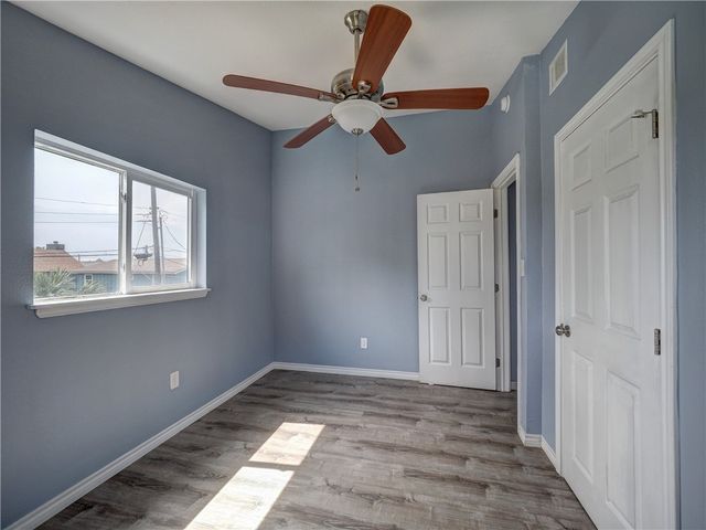 419 6th St, Port Aransas, TX 78373