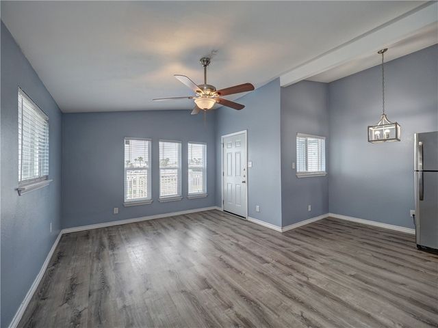 419 6th St, Port Aransas, TX 78373