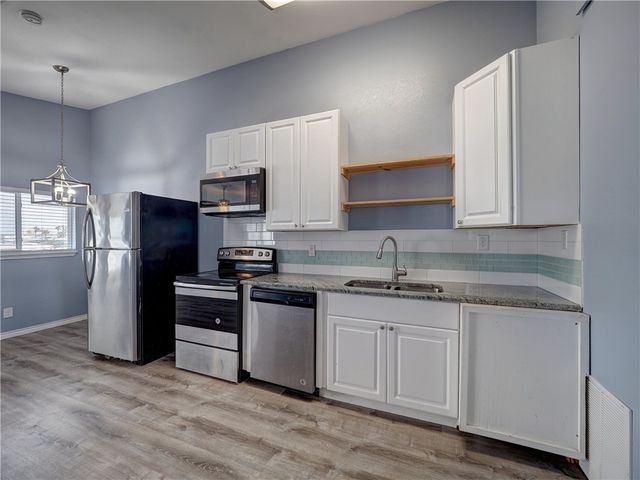 419 6th St, Port Aransas, TX 78373