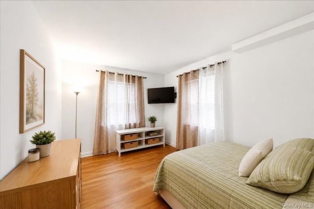2563 Laconia Avenue, Bronx, NY 10469