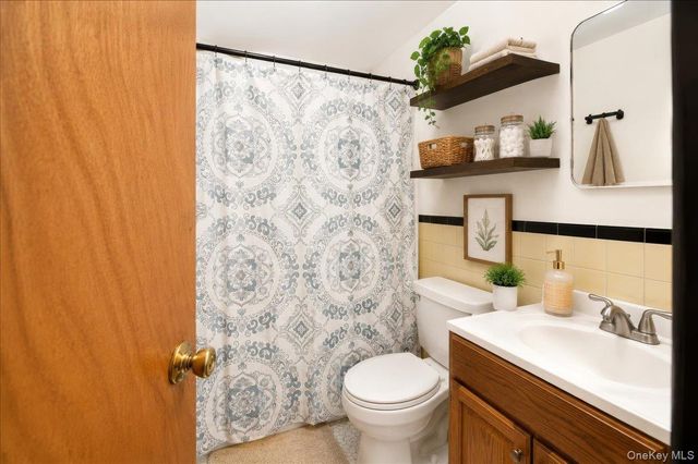 2563 Laconia Avenue, Bronx, NY 10469