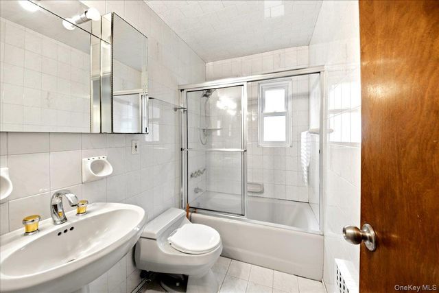 2563 Laconia Avenue, Bronx, NY 10469