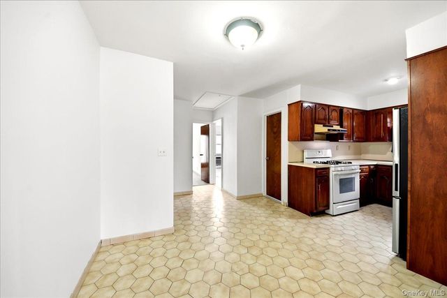 2563 Laconia Avenue, Bronx, NY 10469