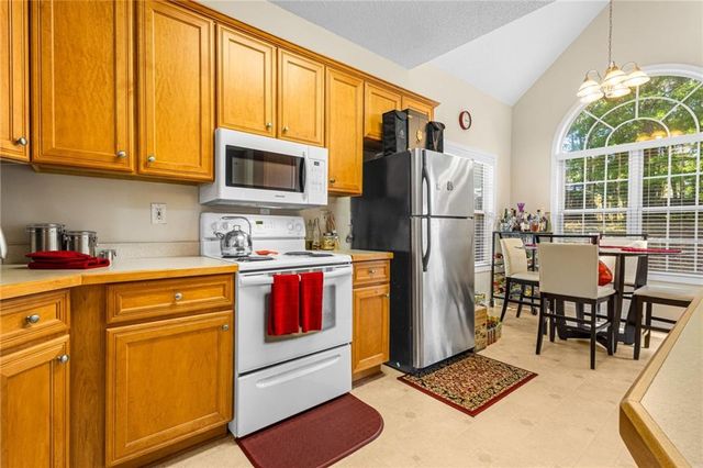 825 Lincoln Square, Locust Grove, GA 30248
