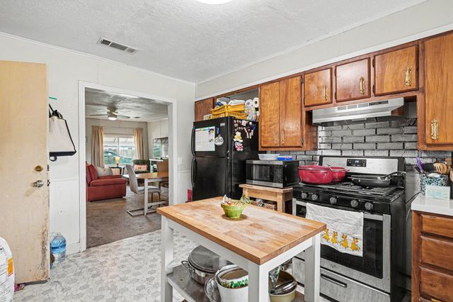 1617 Yale Street, River Oaks, TX 76114
