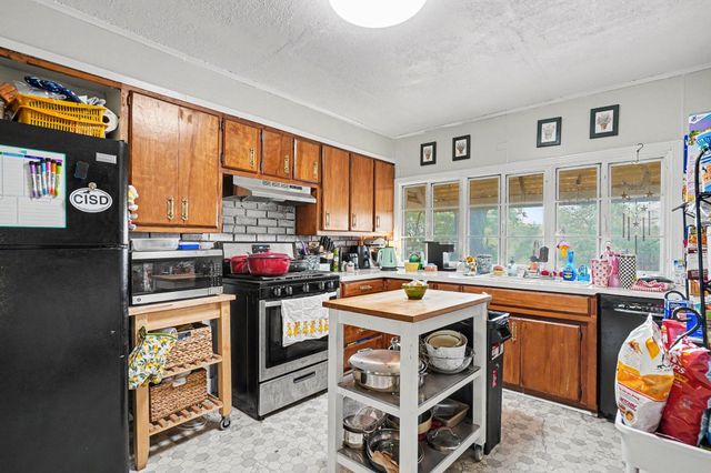 1617 Yale Street, River Oaks, TX 76114