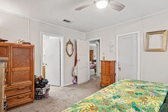 1617 Yale Street, River Oaks, TX 76114
