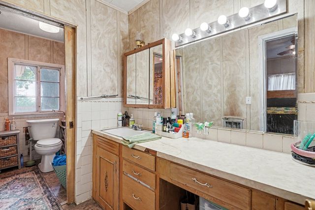 1617 Yale Street, River Oaks, TX 76114