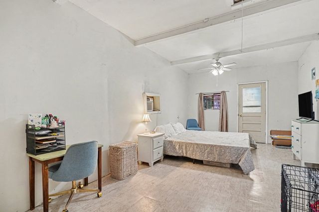 1617 Yale Street, River Oaks, TX 76114