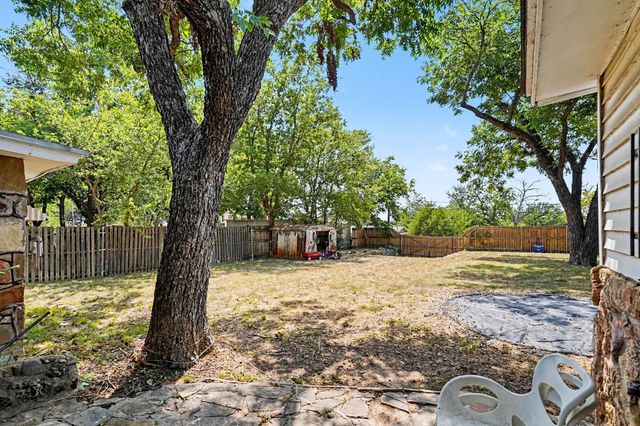 1617 Yale Street, River Oaks, TX 76114