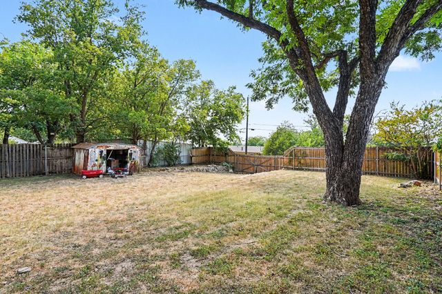 1617 Yale Street, River Oaks, TX 76114