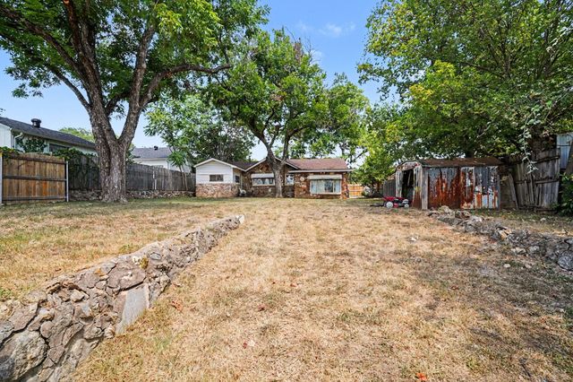 1617 Yale Street, River Oaks, TX 76114