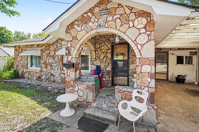 1617 Yale Street, River Oaks, TX 76114