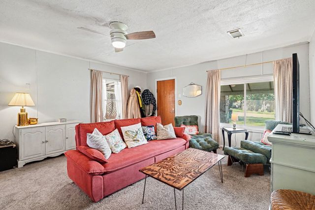 1617 Yale Street, River Oaks, TX 76114