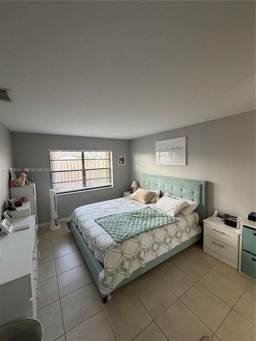 1194 SW 135th Pl, Miami, FL 33184