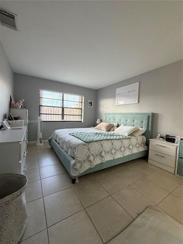 1194 SW 135th Pl, Miami, FL 33184