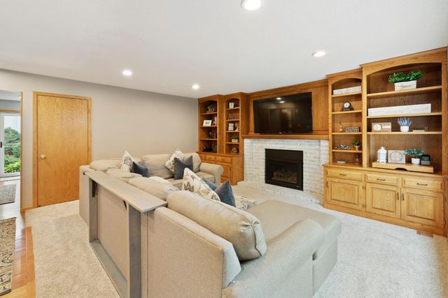 1389 Camelback Drive, Eagan, MN 55123