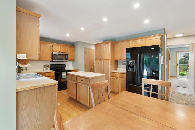 1389 Camelback Drive, Eagan, MN 55123