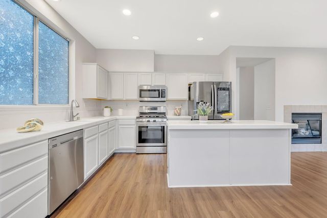 827 Sagewood Lane, Tracy, CA 95377