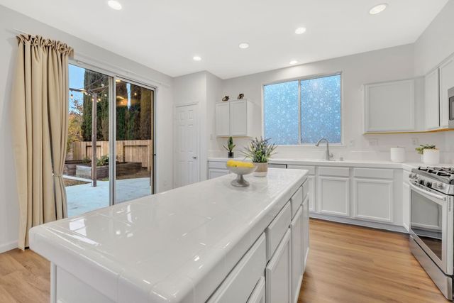 827 Sagewood Lane, Tracy, CA 95377