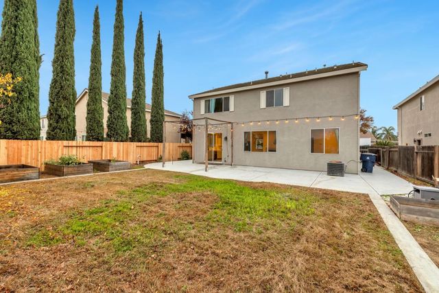 827 Sagewood Lane, Tracy, CA 95377