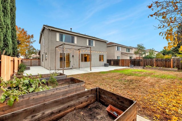 827 Sagewood Lane, Tracy, CA 95377