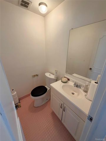 24660 Manistee Street, Oak Park, MI 48237
