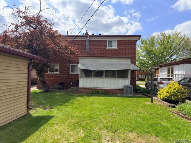 24660 Manistee Street, Oak Park, MI 48237