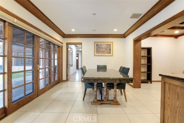 2205 N Catalina Street, Los Angeles, CA 90027