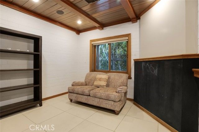 2205 N Catalina Street, Los Angeles, CA 90027