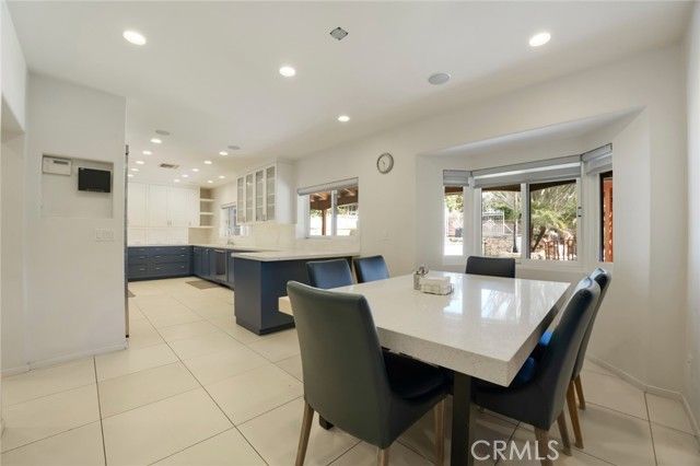 2205 N Catalina Street, Los Angeles, CA 90027