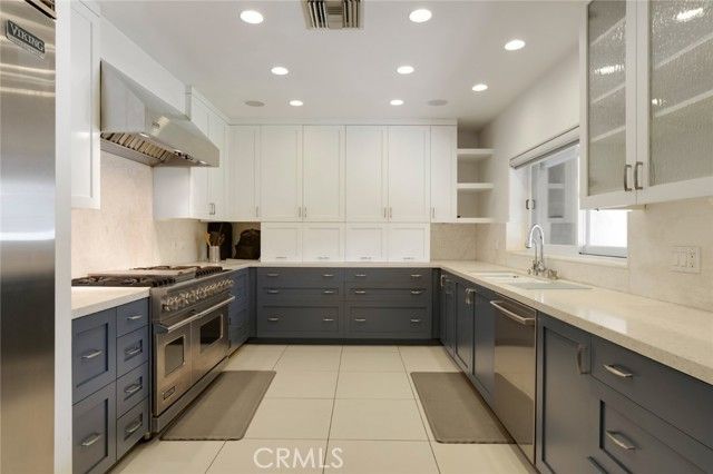 2205 N Catalina Street, Los Angeles, CA 90027