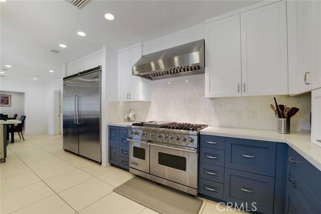 2205 N Catalina Street, Los Angeles, CA 90027