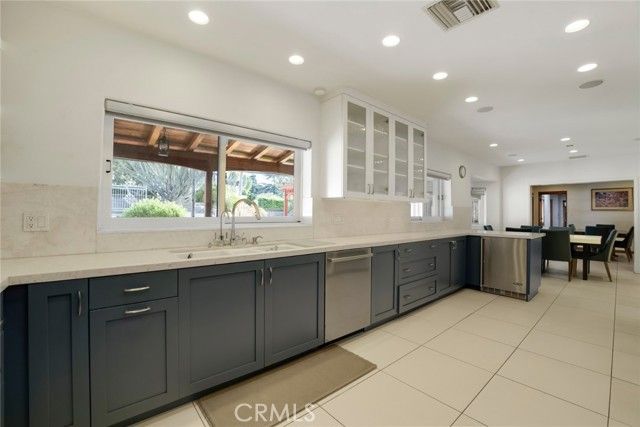 2205 N Catalina Street, Los Angeles, CA 90027