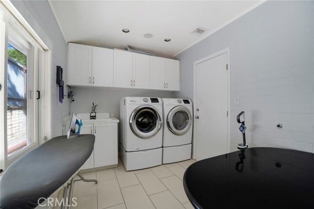 2205 N Catalina Street, Los Angeles, CA 90027