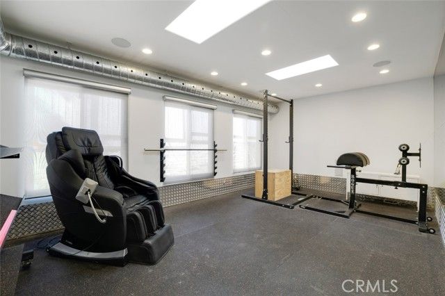 2205 N Catalina Street, Los Angeles, CA 90027