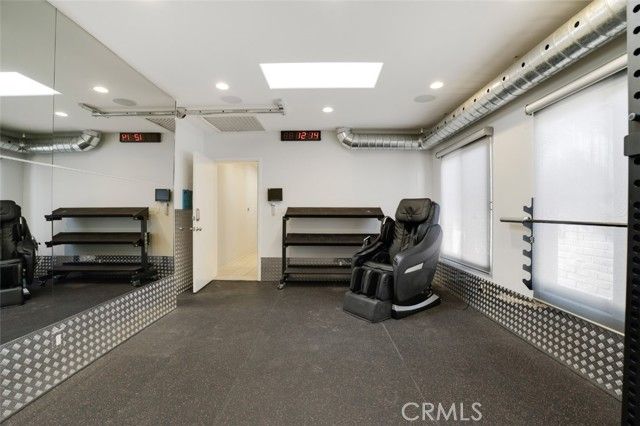 2205 N Catalina Street, Los Angeles, CA 90027