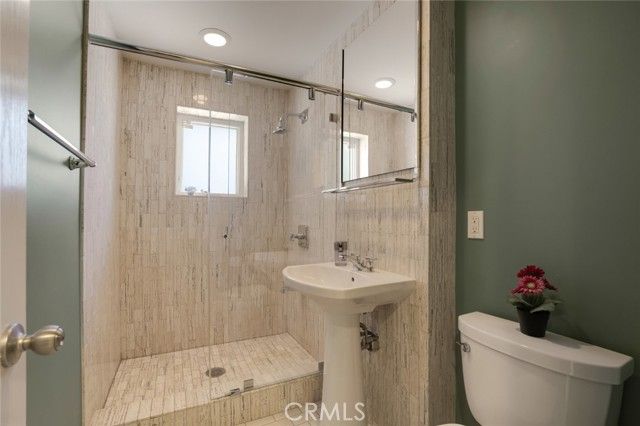 2205 N Catalina Street, Los Angeles, CA 90027