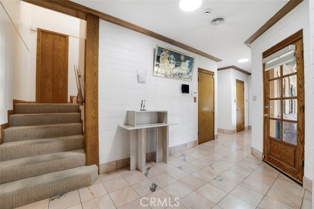 2205 N Catalina Street, Los Angeles, CA 90027