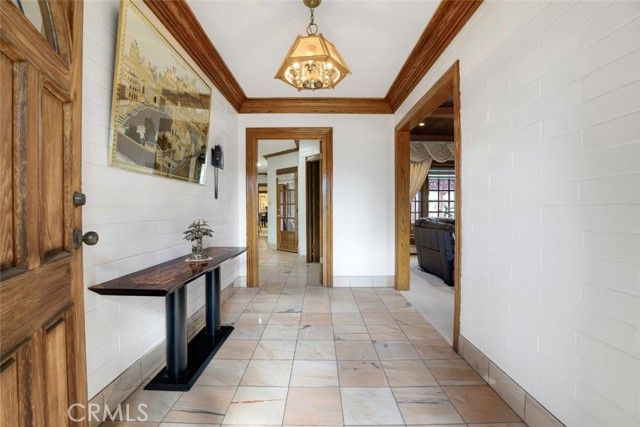 2205 N Catalina Street, Los Angeles, CA 90027