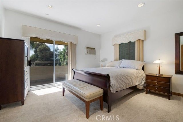 2205 N Catalina Street, Los Angeles, CA 90027