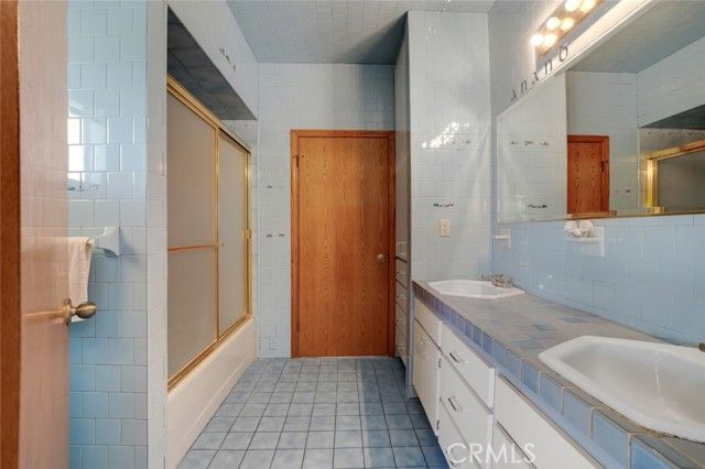 2205 N Catalina Street, Los Angeles, CA 90027