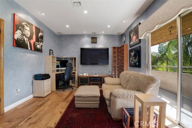 2205 N Catalina Street, Los Angeles, CA 90027