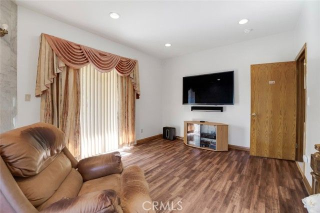 2205 N Catalina Street, Los Angeles, CA 90027