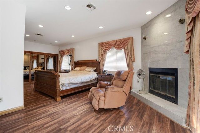 2205 N Catalina Street, Los Angeles, CA 90027