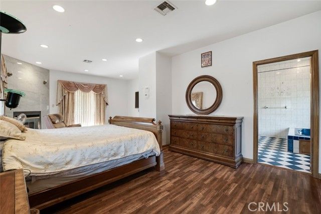 2205 N Catalina Street, Los Angeles, CA 90027