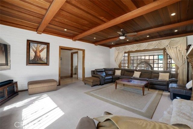 2205 N Catalina Street, Los Angeles, CA 90027